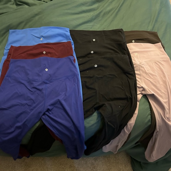 SOLD 
Lot of HeyNuts workout leggings. 6/8 are XL. Other two are large - Picture 1 of 2